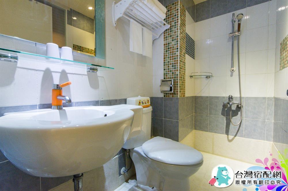 Left Bank 121 Hotel Tainan Exterior photo