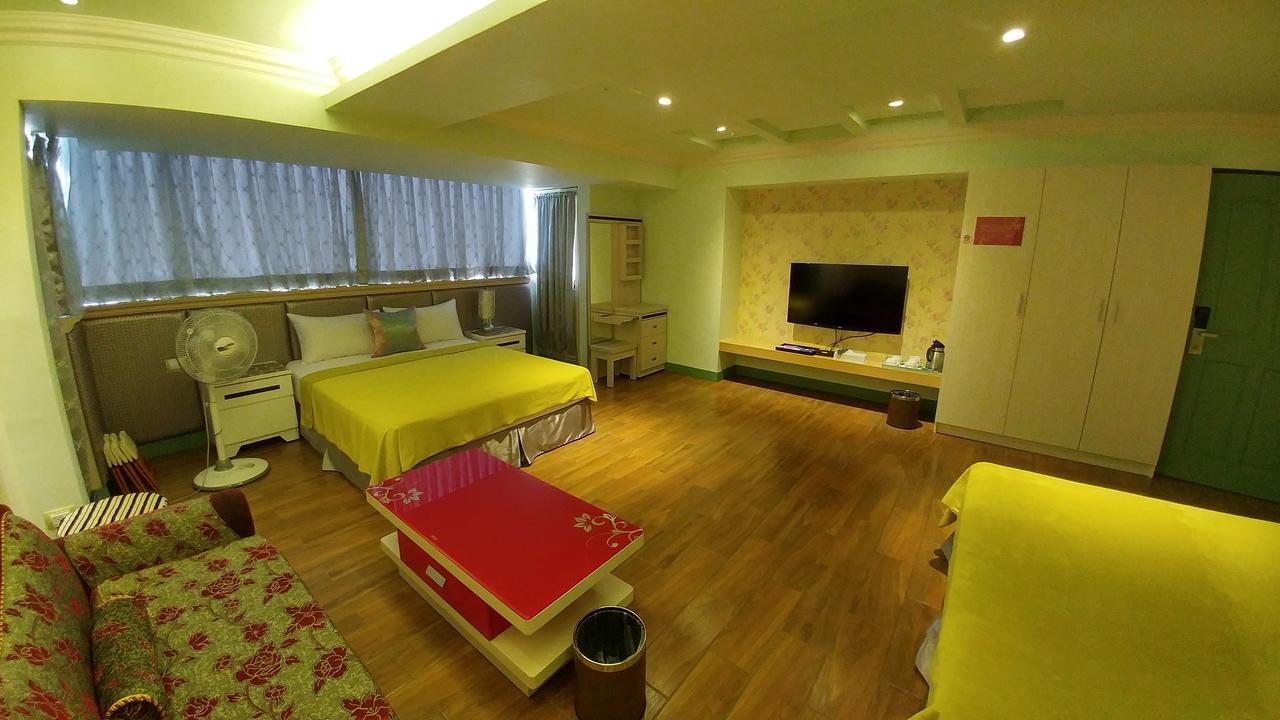 Left Bank 121 Hotel Tainan Exterior photo