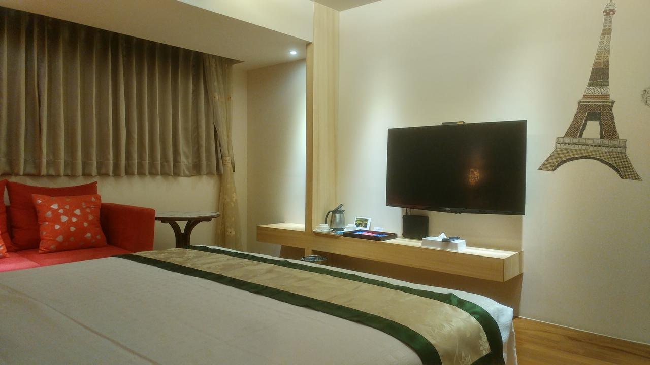Left Bank 121 Hotel Tainan Exterior photo